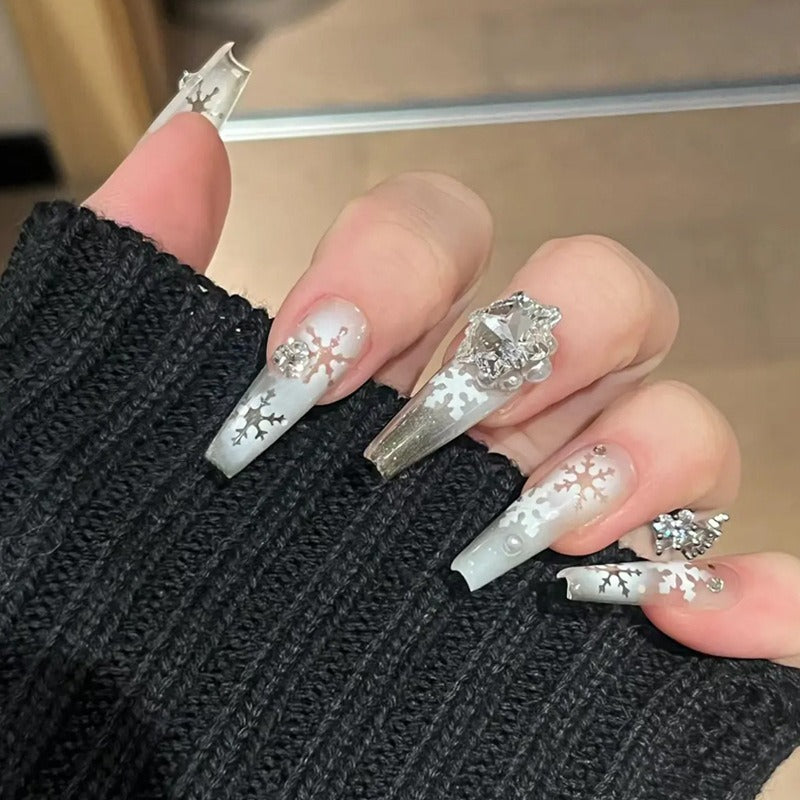 Glamouröse Nageldesigns Karnz
