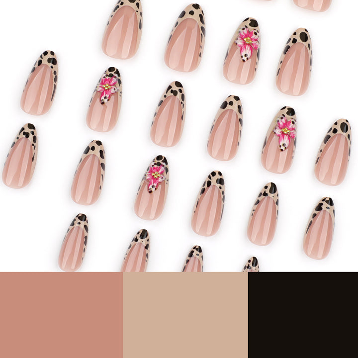 Künstliche Nagelkunst mit floralem Design und stilvollem Leopardenmuster Karnz
