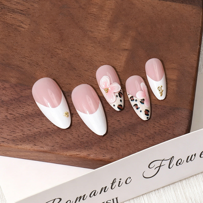 Elegante Blumen Acrylnagel Set Karnz