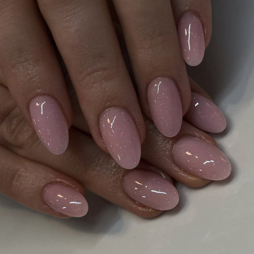 Künstliche Nagelverlängerungen mit Glitzerakzenten Karnz
