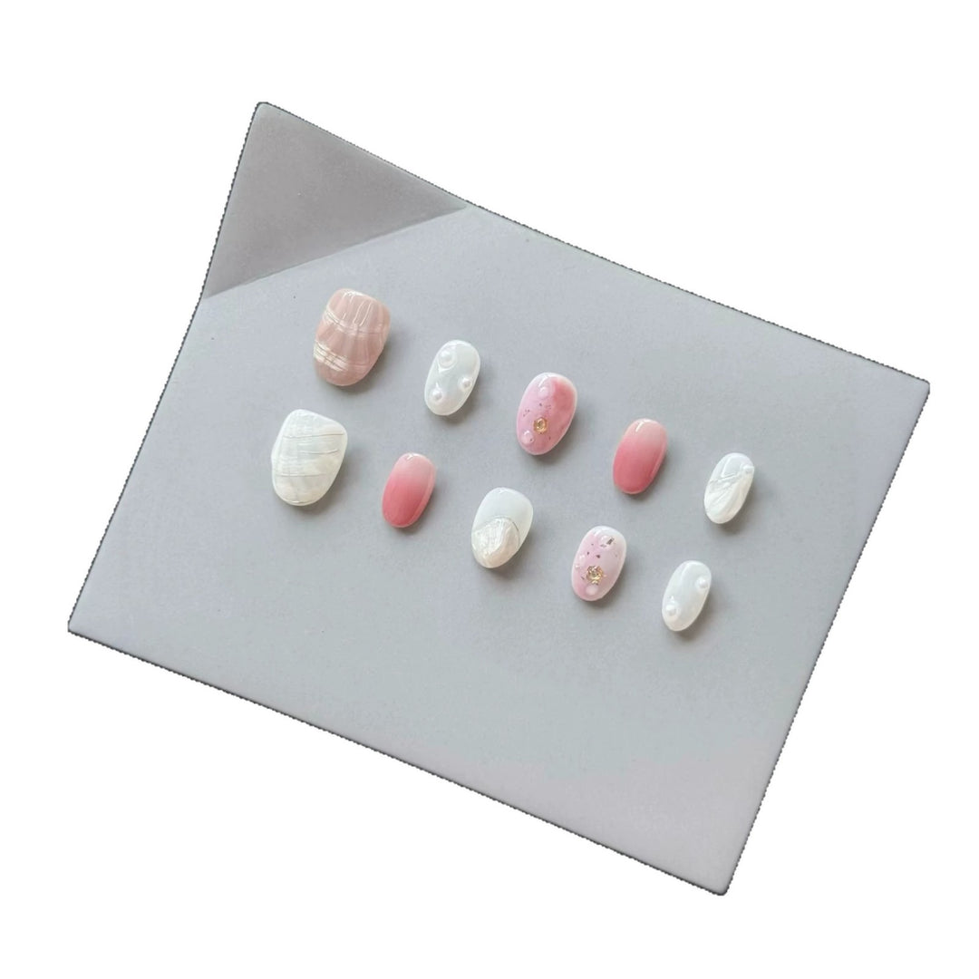 Elegantes Press-On-Nagelkunst-Set mit Perlen- und strukturierten Designs