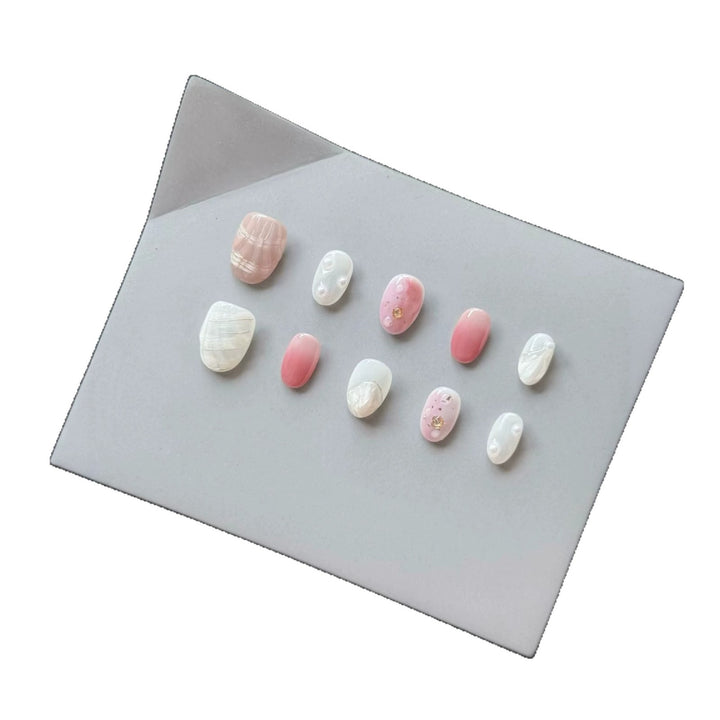 Elegantes Press-On-Nagelkunst-Set mit Perlen- und strukturierten Designs