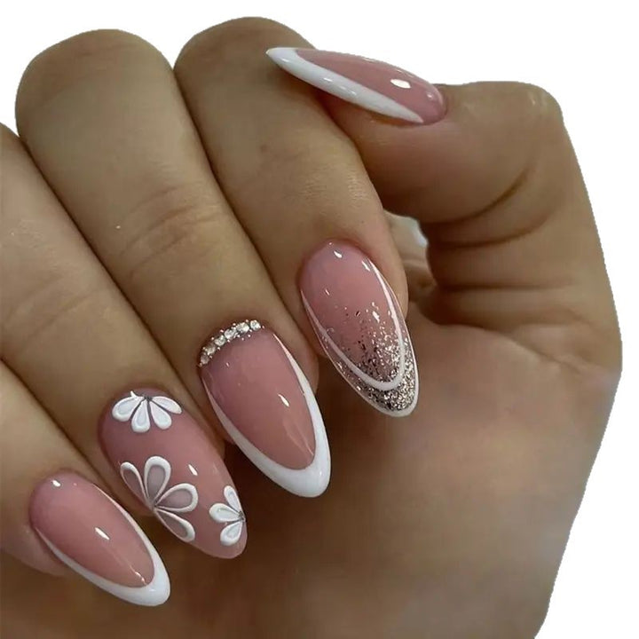 Elegante Blumen-Mandel-Nail Art Karnz