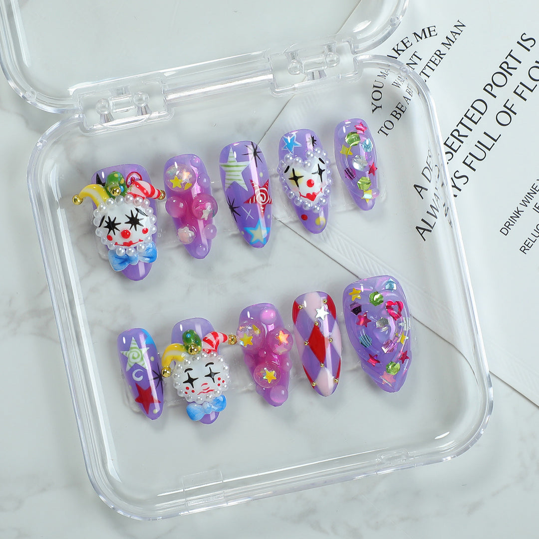 Kreatives Kunstnagelset mit verspielten Tiermotiven und Glitzerelementen Karnz
