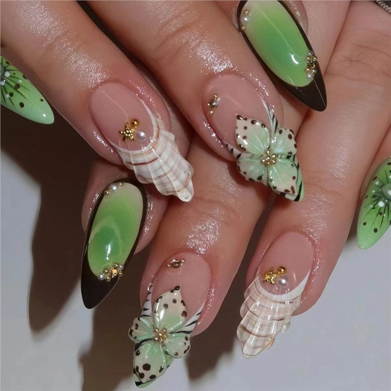 Künstlerische florale Muschel-Design Nagelverstärkungen Karnz