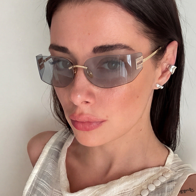 Damen futuristische Designer-Sonnenbrille mit ausgefallenem Rahmen und UV-Schutz Karnz