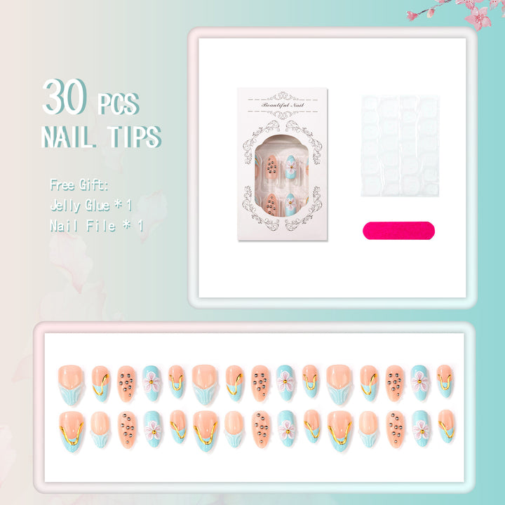Künstlerisches Press-On-Nagelset mit floralen und metallischen Akzenten