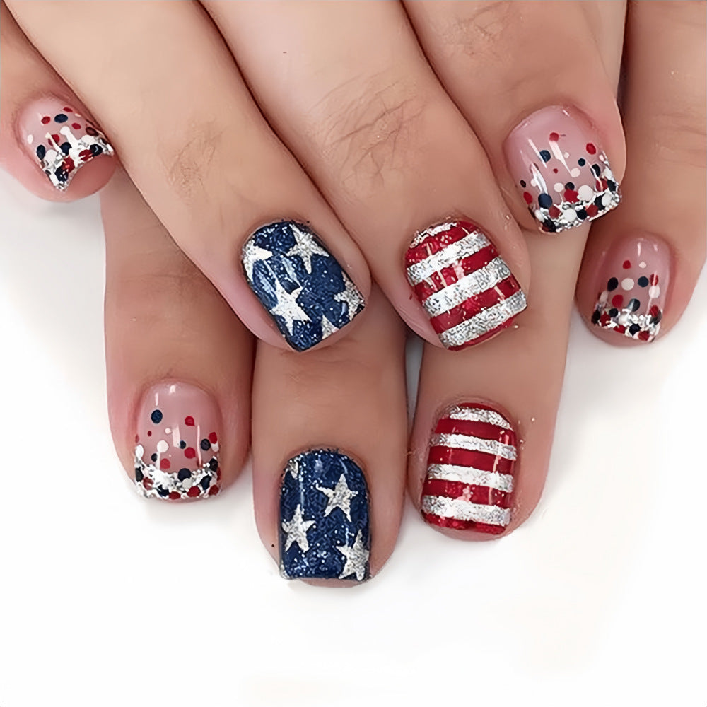 Kunstnägel mit Patriotischem Motiv Karnz
