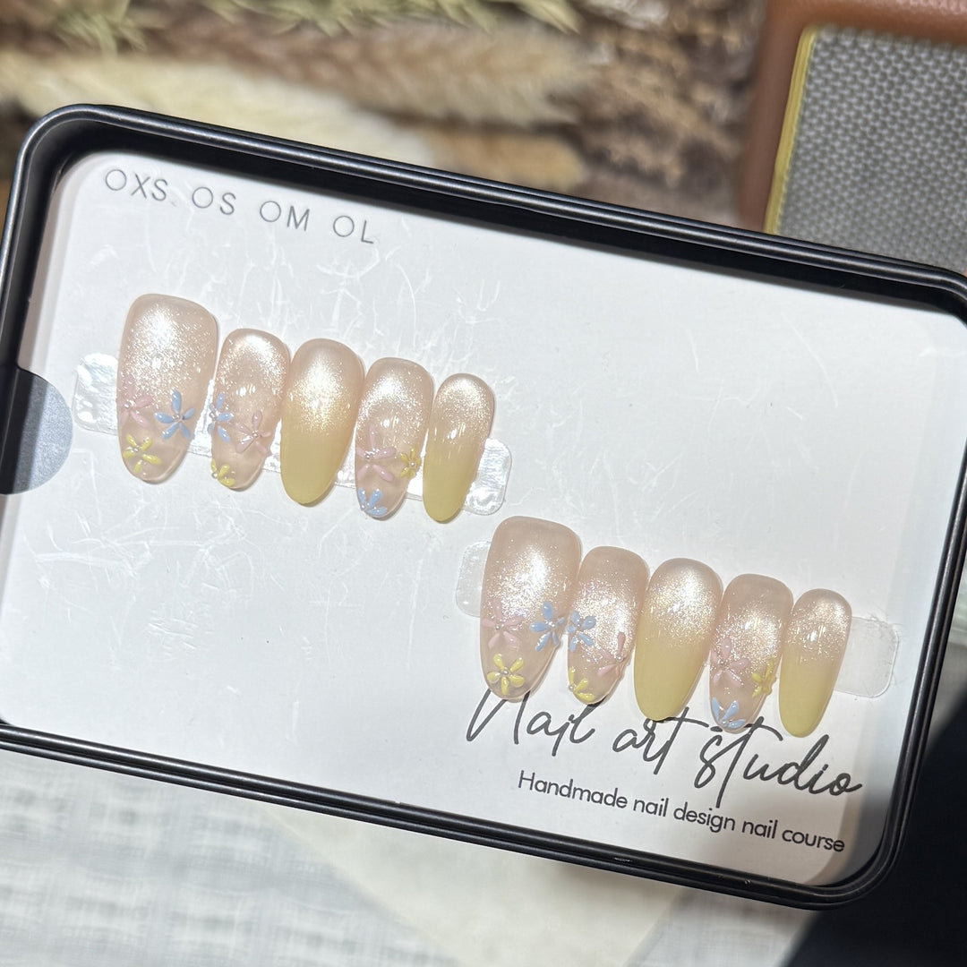 Stilvolles Press-On-Nagelset mit floralem Design Karnz