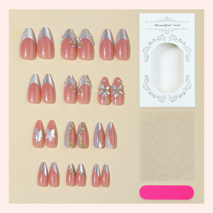 Premium Dekorative Press-On Nagelset mit floralem und Schmuckakzenten Karnz