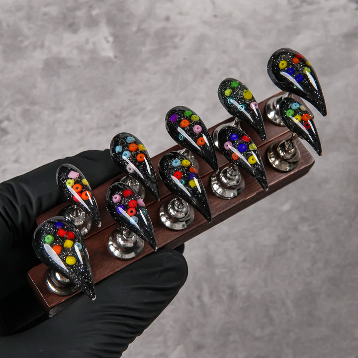 Künstlerisches Press-On-Nagelset mit buntem Sequin-Design