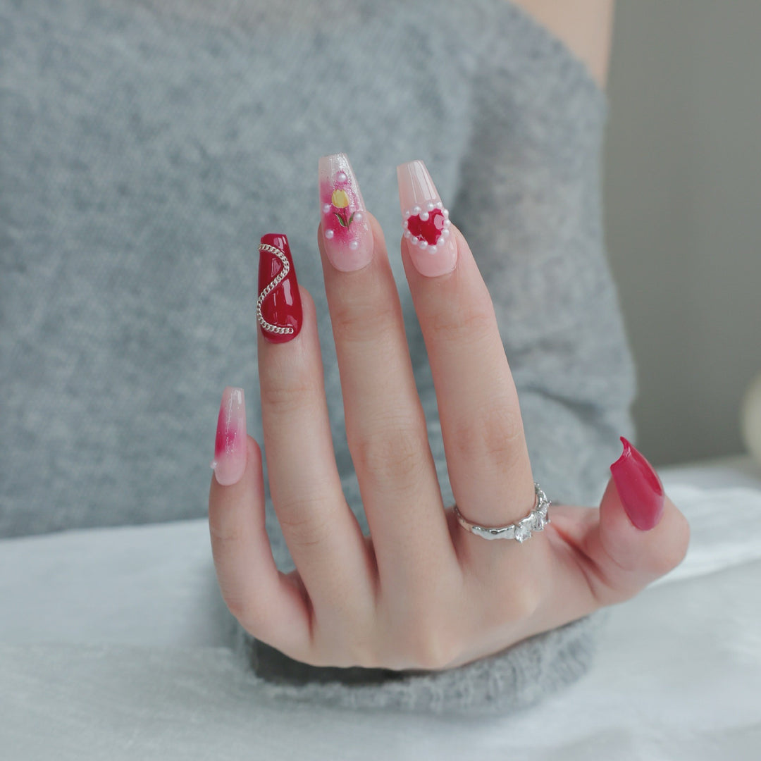 Dekoratives Press-On-Nagelkunst-Set mit glamourösem Design