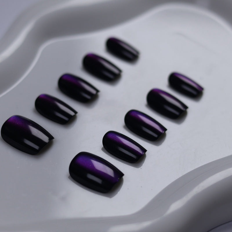 Hochglänzende Nagelmodellage Karnz