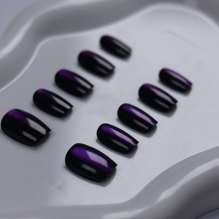 Hochglänzende Nagelmodellage Karnz