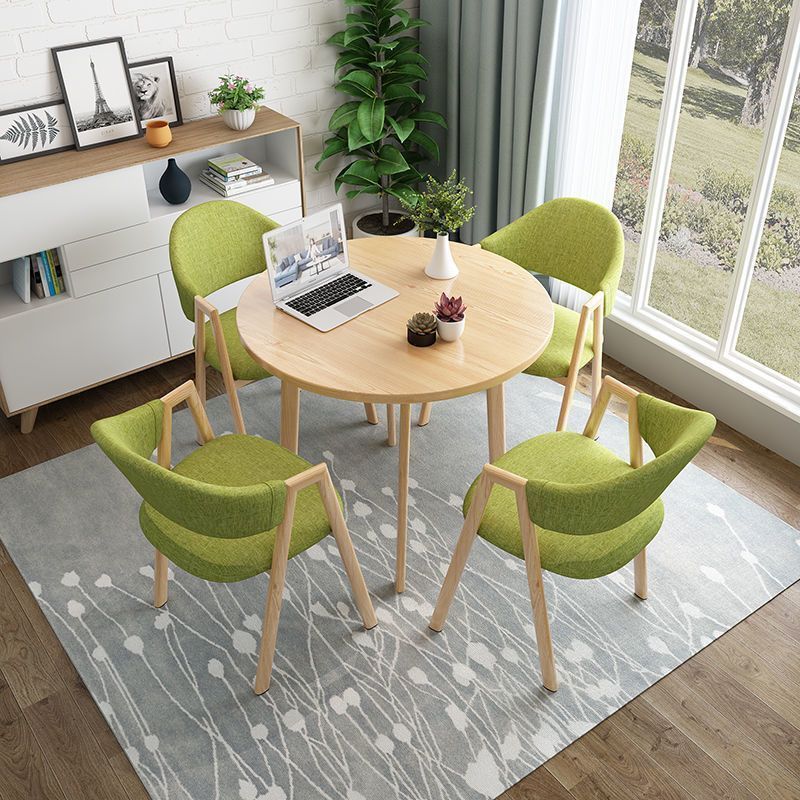 Esszimmerstuhl mit ergonomischer Polsterung und modernem Design Karnz