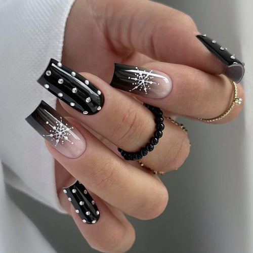 Kunstnagelset mit Glamourösen Strassakzenten Karnz