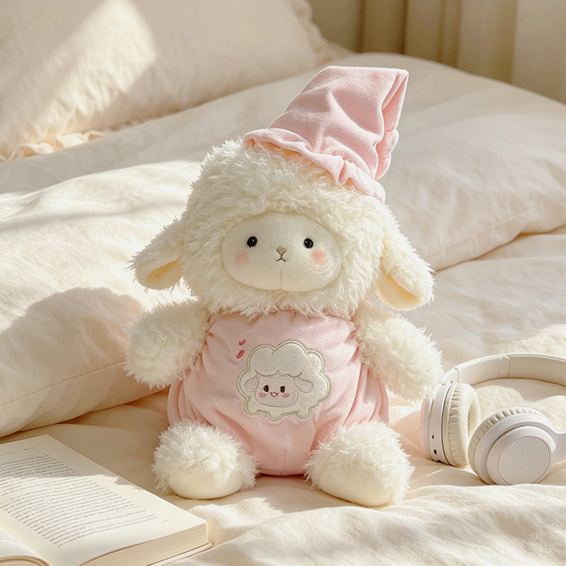Plüsch Lamm Kuscheltier mit gesticktem Overall und Schlafmütze Karnz