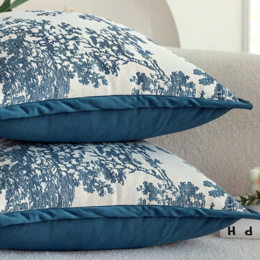 Quadratischer Kissenbezug mit feinem Toile‑Jacquard und seidiger Kederkante Karnz