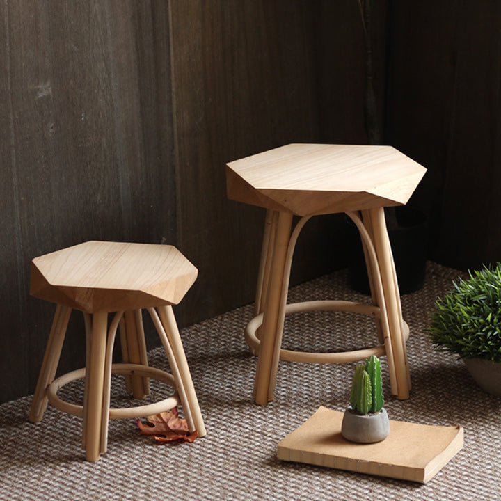 Moderner Hocker aus massivem Holz Karnz