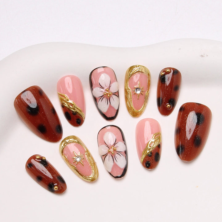 Künstlerisches Press-On Nagelkunst Set Karnz