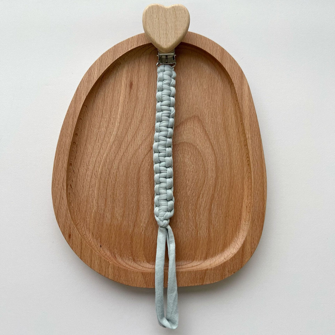 Geflochtener Baumwoll-Schnuller- und Beißring-Clip mit herzförmiger Holz-Sicherheitsklemme