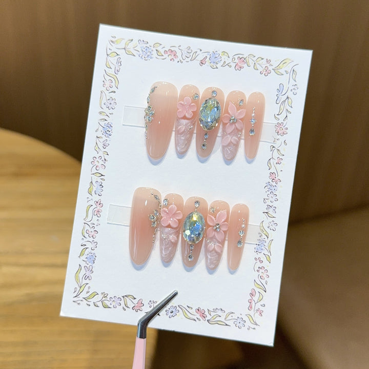 Künstliche Kunstnägel mit Floralen Verzierungen und Glitzerdetails Karnz