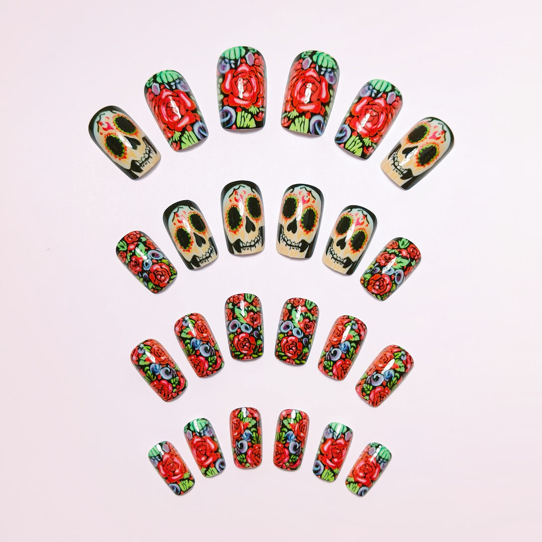Kunstnagelset mit Lebhaftem Totenschädelmotiv Karnz