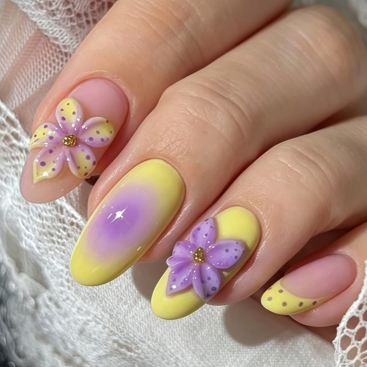 Premium Kunstnägel mit detailreichen Blumenverzierungen Karnz