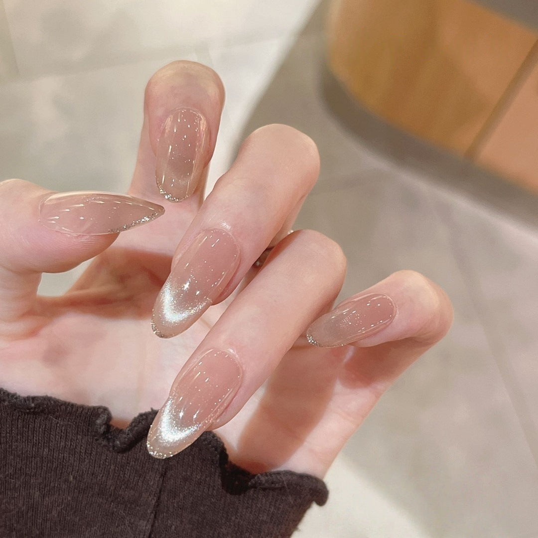 Kunstnägel mit Elegantem Glitzerfranz Karnz