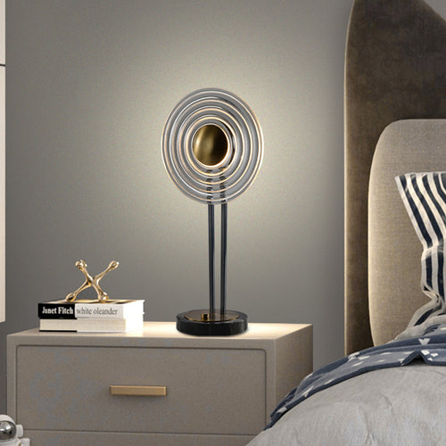 Künstlerische Tischlampe mit modernem wirbelnden Design