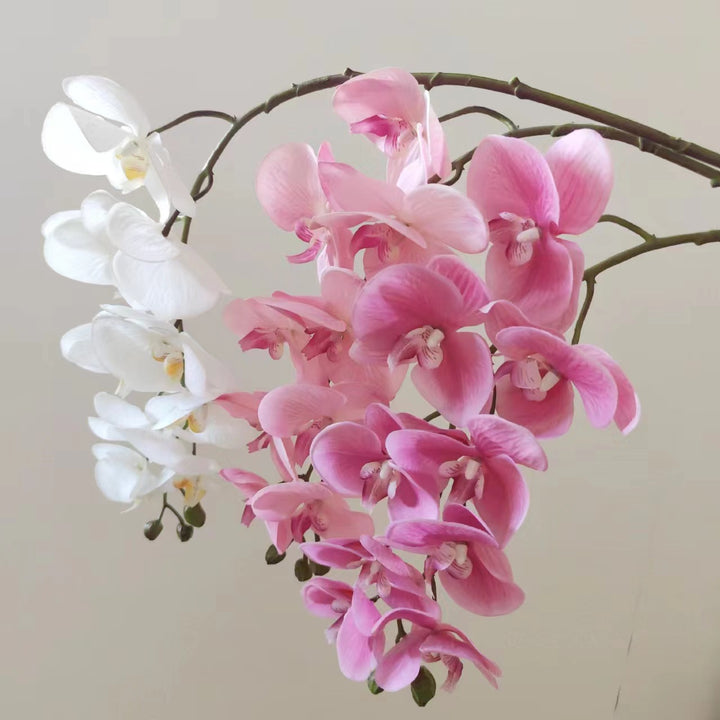 Realistische Orchideen-Blumenarrangement