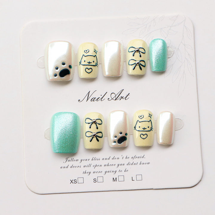 Niedliche Cartoon-Themen Press-On-Nagelkunst