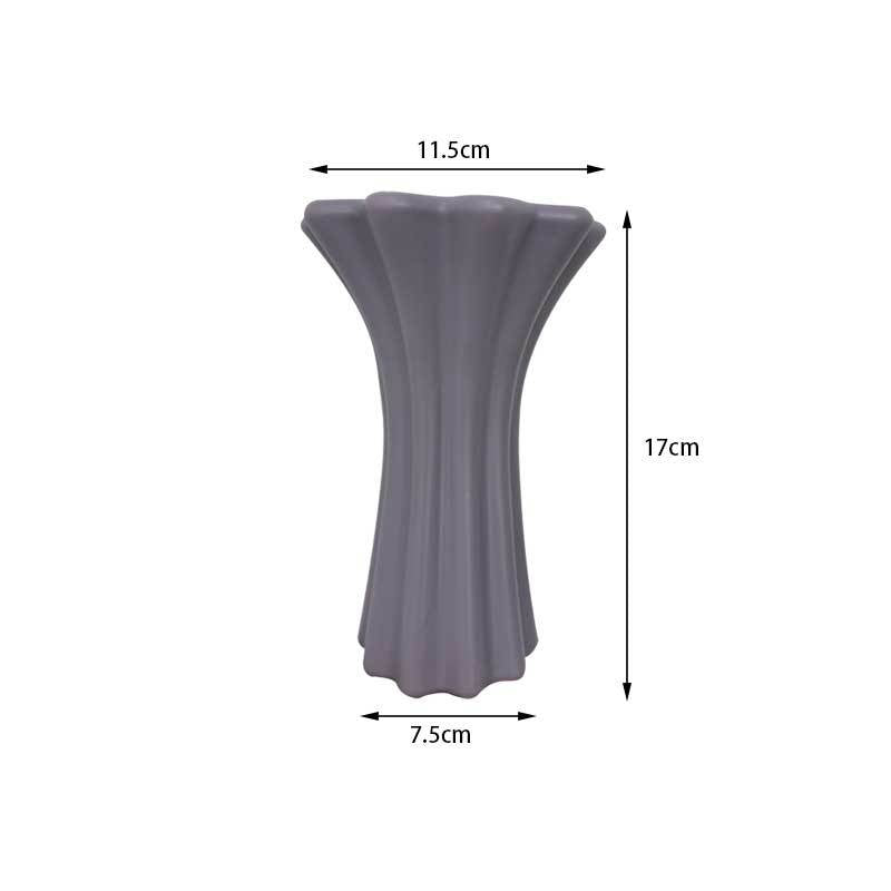 Skulptierte dekorative Blumenvase Karnz