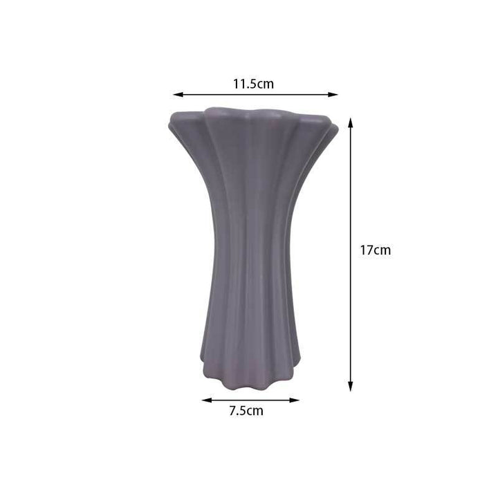 Skulptierte dekorative Blumenvase Karnz