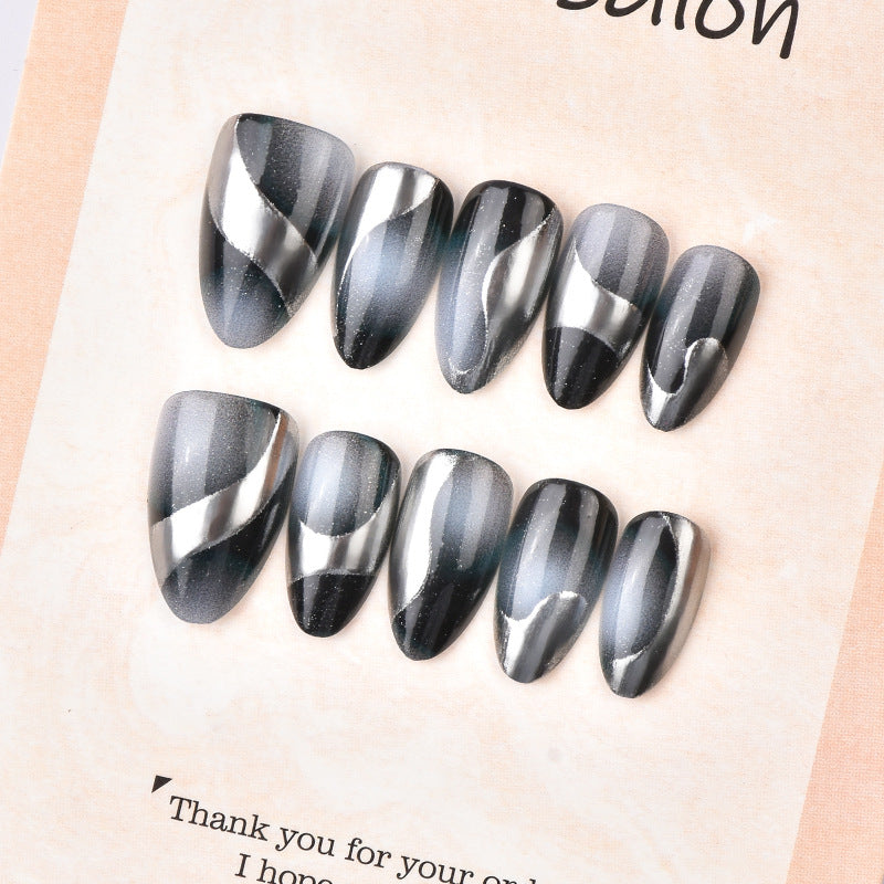 Künstlerisches Glam Nageldesign Karnz