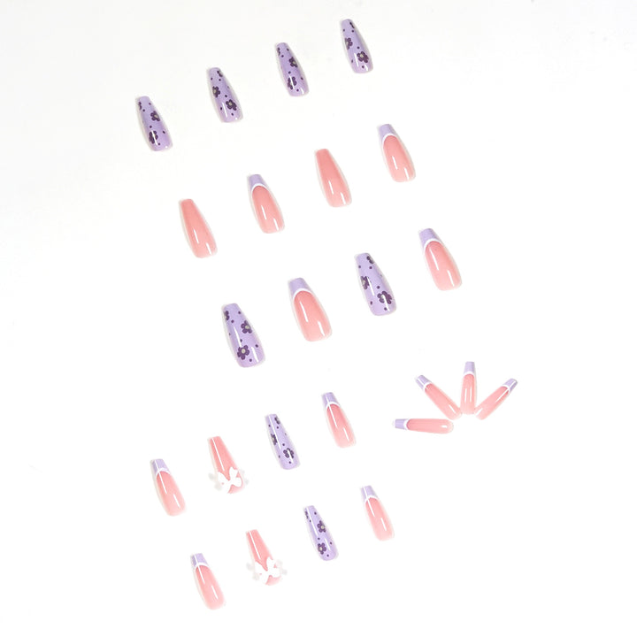 Kunstvolle Nagelverlängerungen im floralen Design Karnz