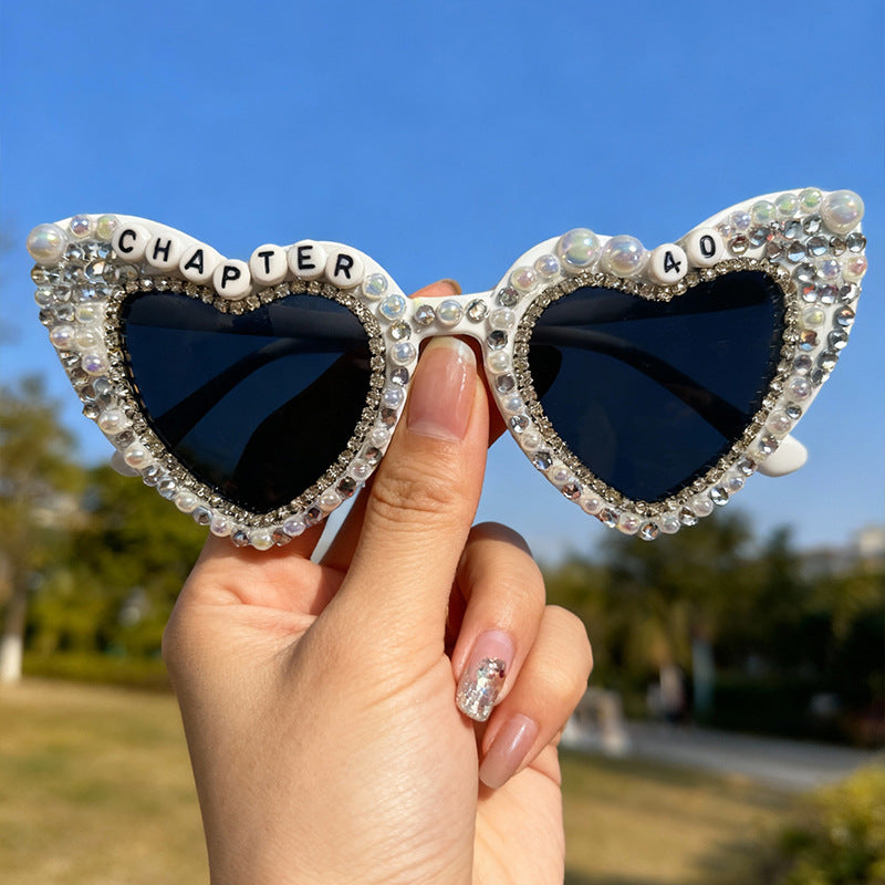 Herzförmige mit Perlen verzierte Sonnenbrille Karnz