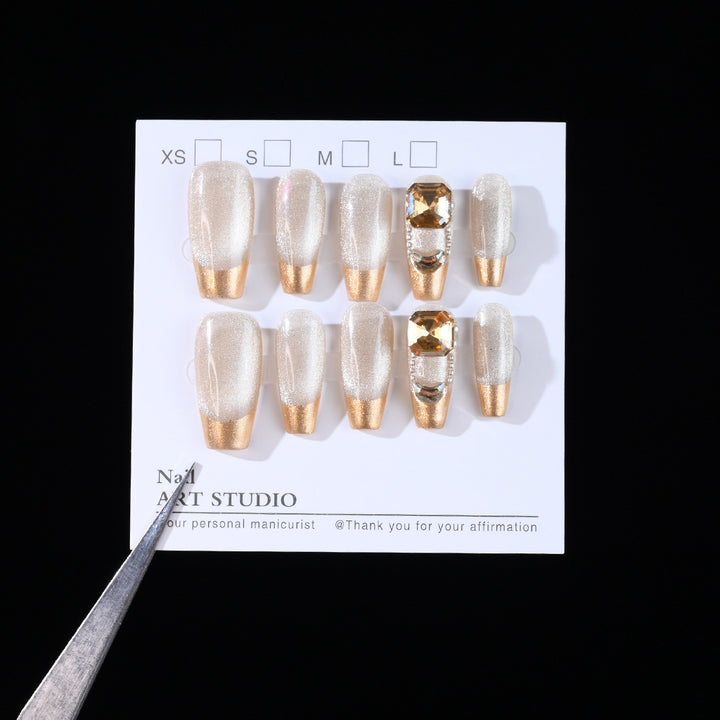 Premium Dekorativer Druck-On-Nagelset Karnz