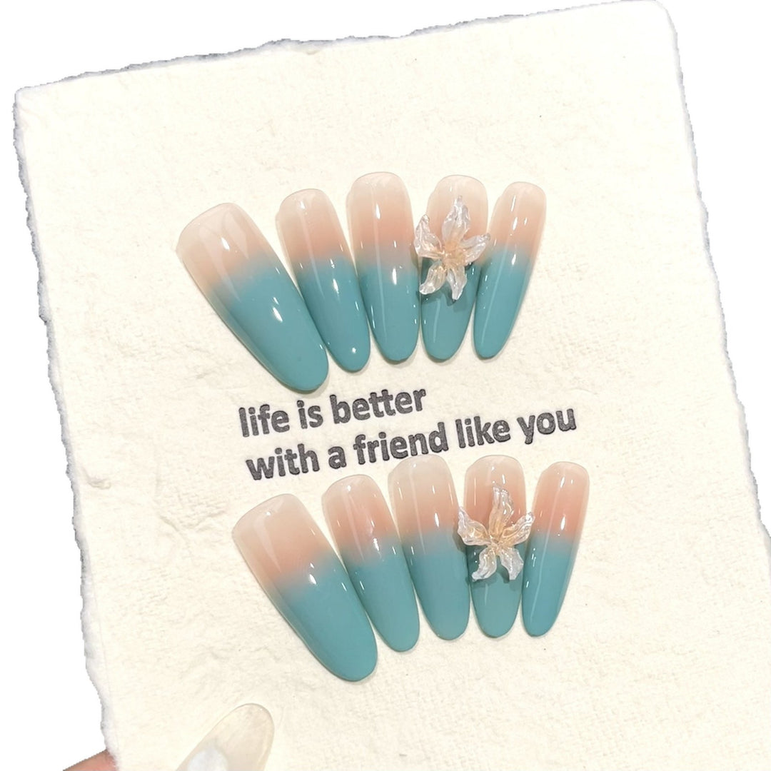Elegante Ombre Druck-Nagelset mit einzigartigen floralen Details