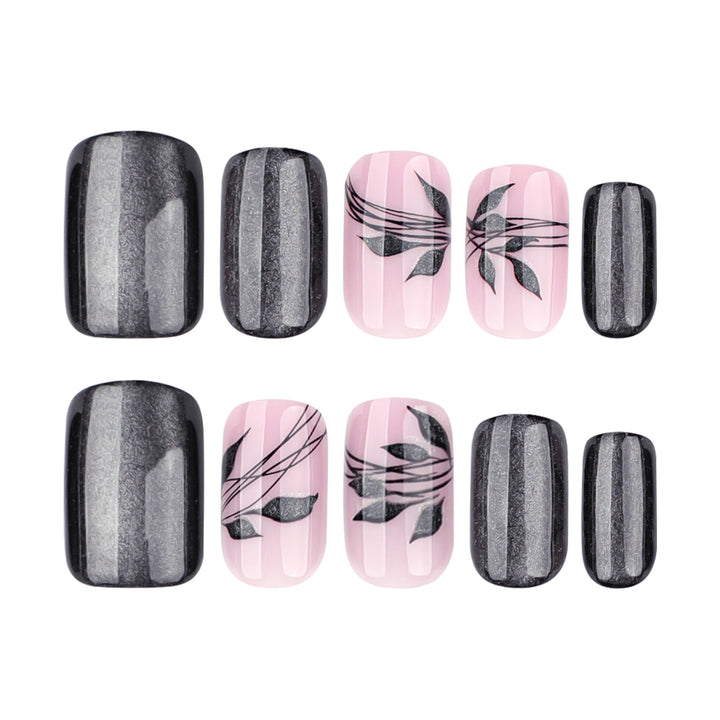 Kunstvolle und elegante Nagelkunst mit floralem Muster Karnz