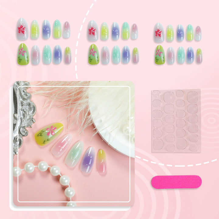 Künstlerisches Press-On Nail Set mit floralem Design