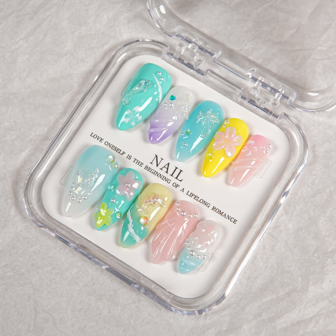 Dekoratives Press-On Nagelset mit einzigartiger Kunstfertigkeit