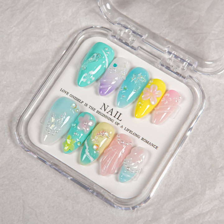 Dekoratives Press-On Nagelset mit einzigartiger Kunstfertigkeit