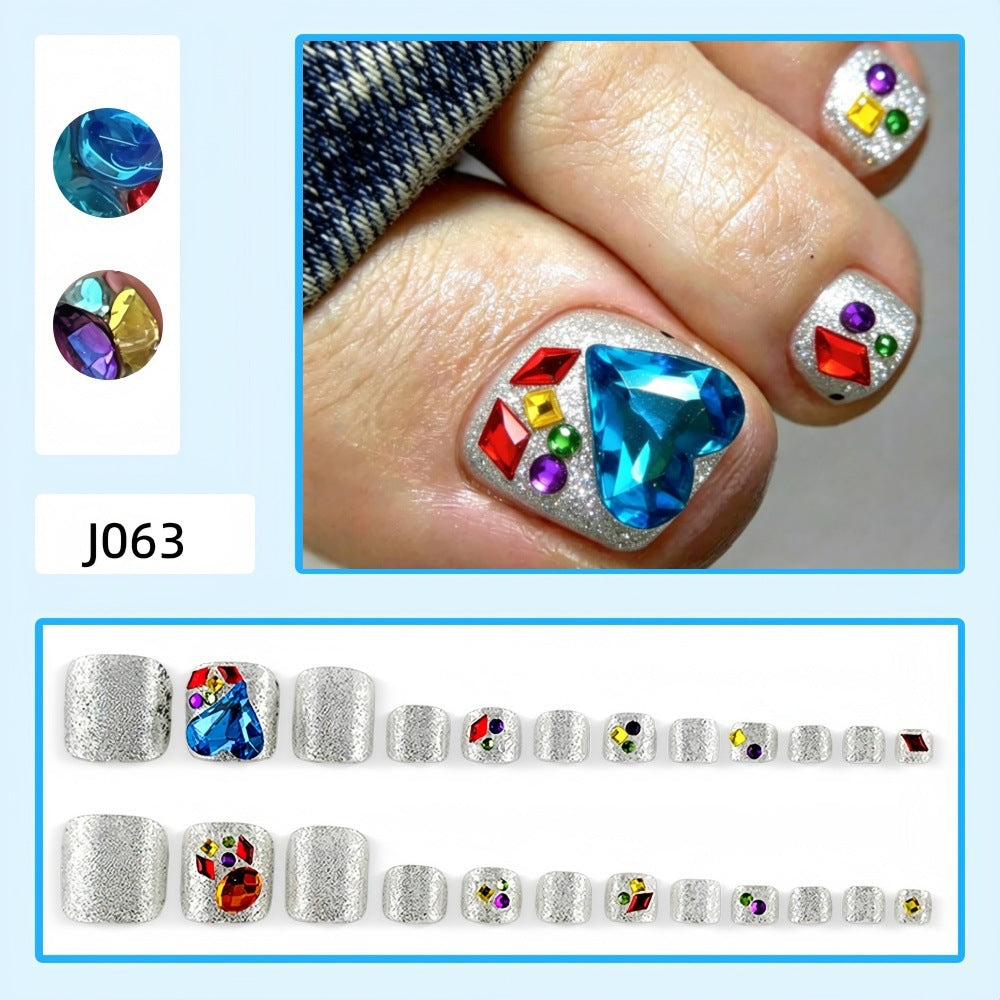 Fußnagelkunst mit Glamourösen 3D-Schmuckakzenten Karnz