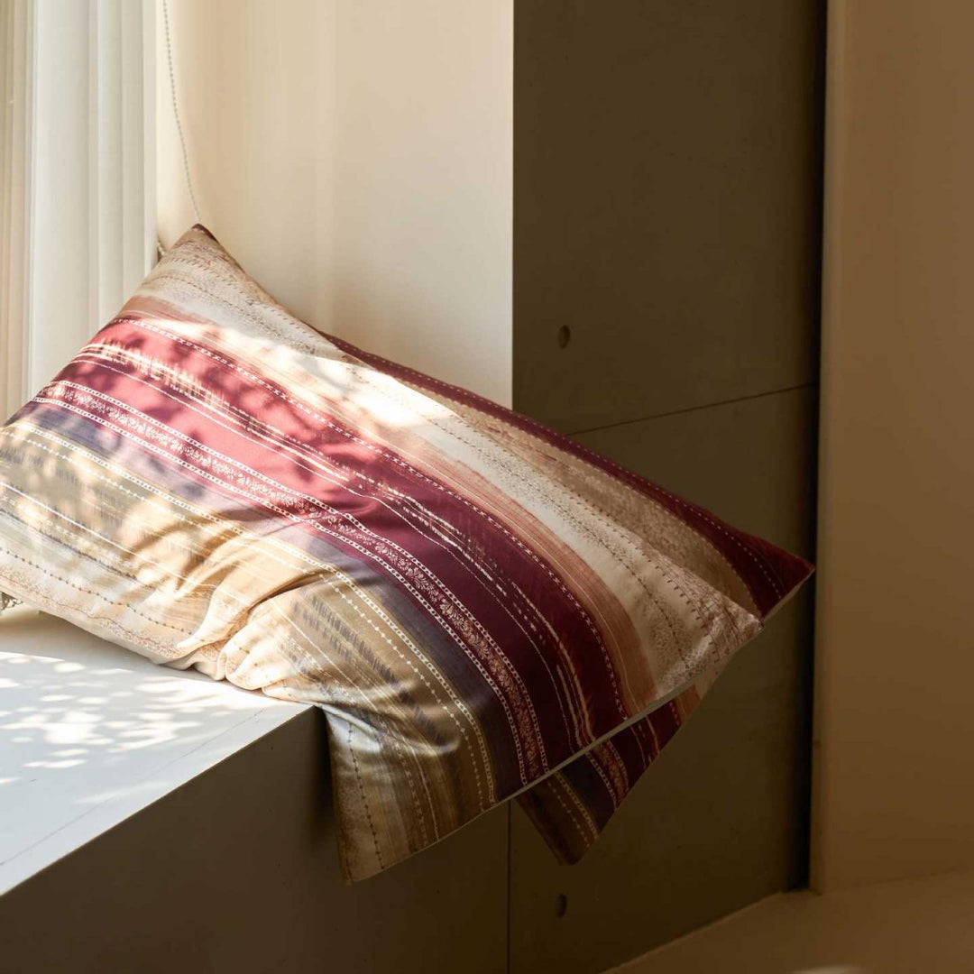 Luxuriöses Bettwäscheset aus Jacquard-Satin mit Rüschen und floralem Muster