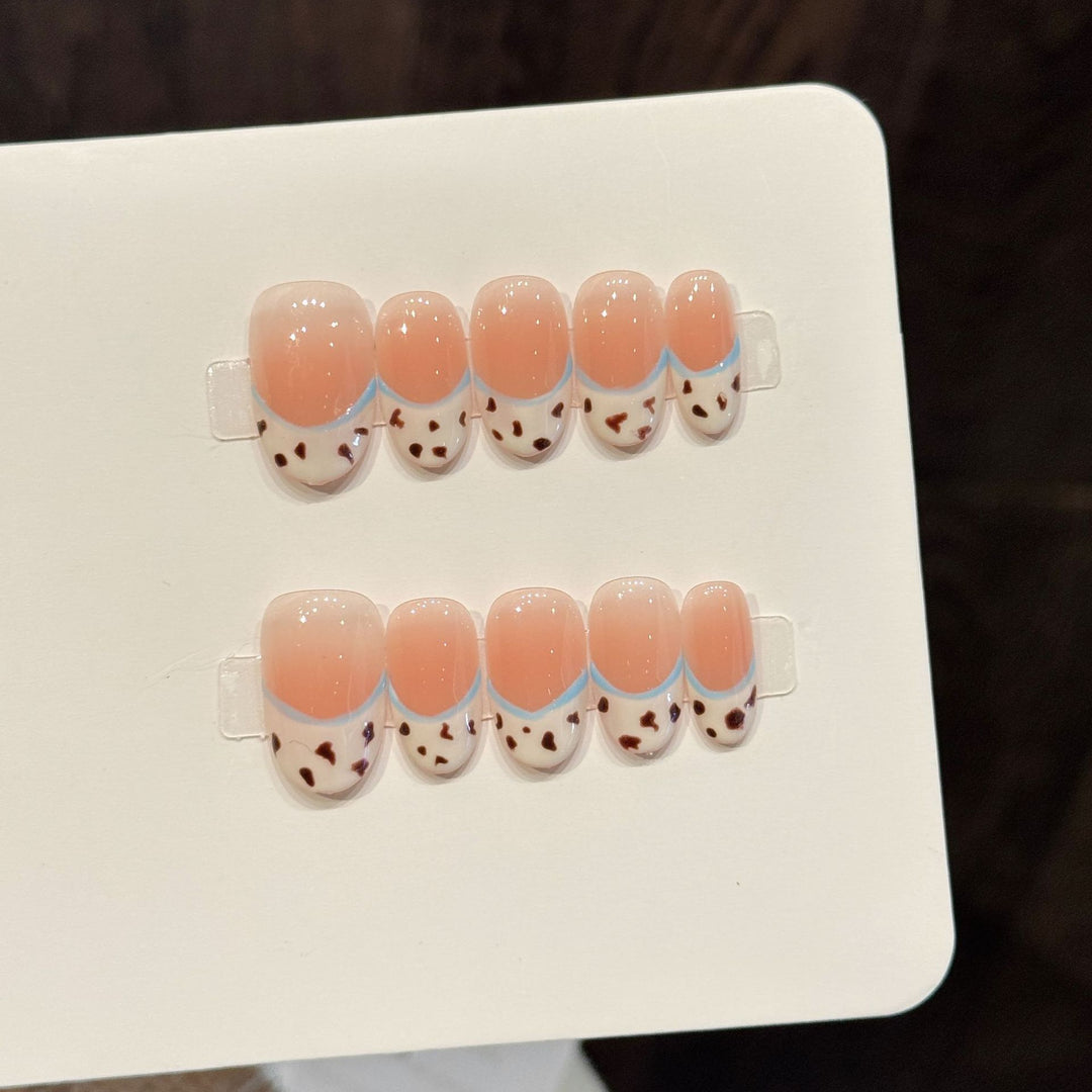 Künstlerisches Press-On Nagelkunstset mit fantasievollem Design