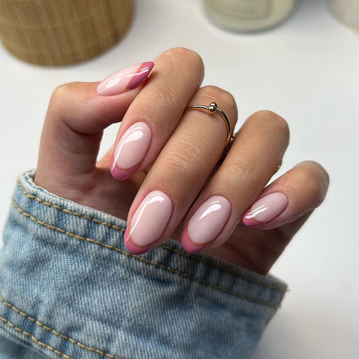 Elegante Stiletto Press-On Nagelkunst mit Strass-Akzenten Karnz