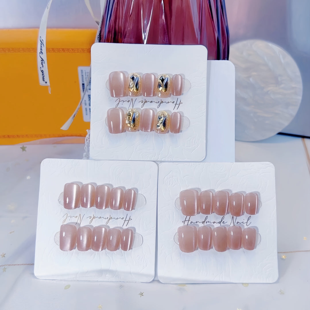 Handgefertigtes dekoratives Nagelset Karnz