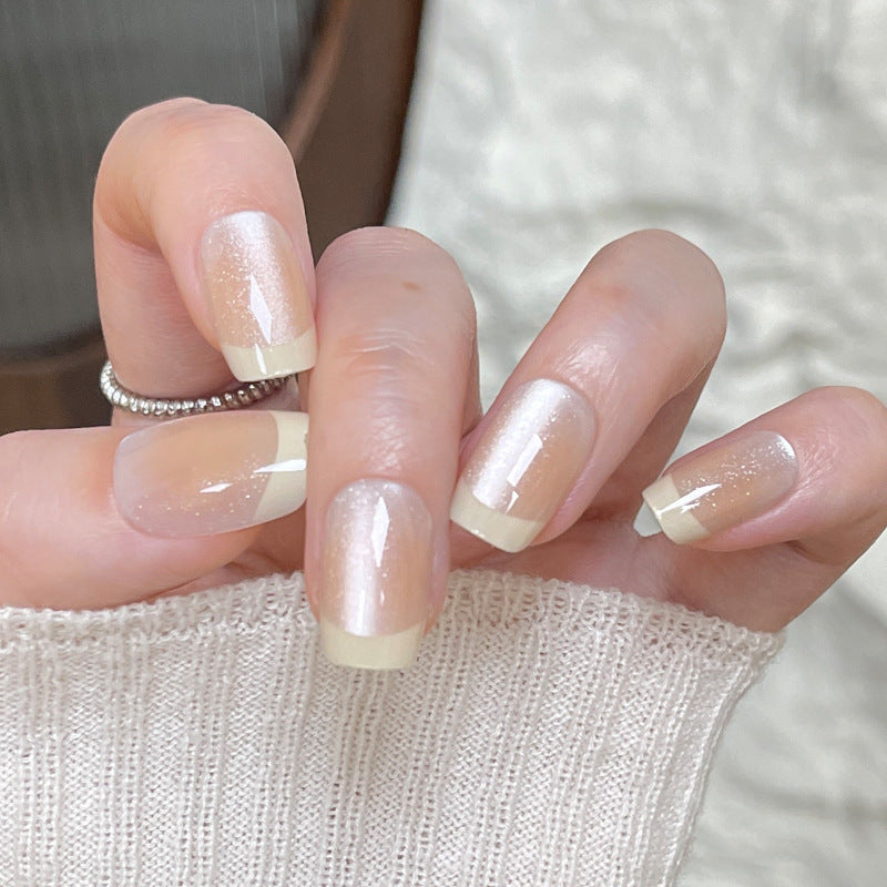 Elegante French Tip Press-On Nägel mit Schimmer-Effekt Karnz