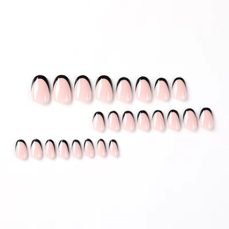Kunstnagelset mit eleganten French-Spitzen und aufregenden Ombre-Design Karnz